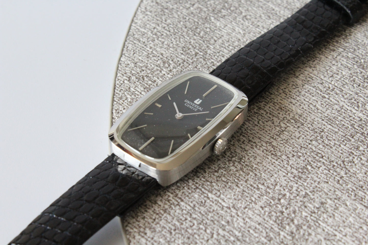 Universal Geneve Vintage Dresswatch schwarz