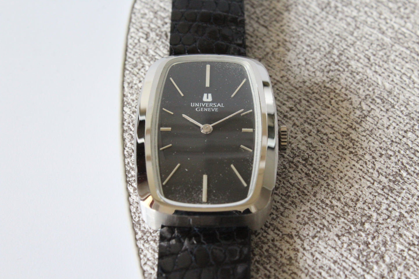 Universal Geneve Vintage Dresswatch schwarz