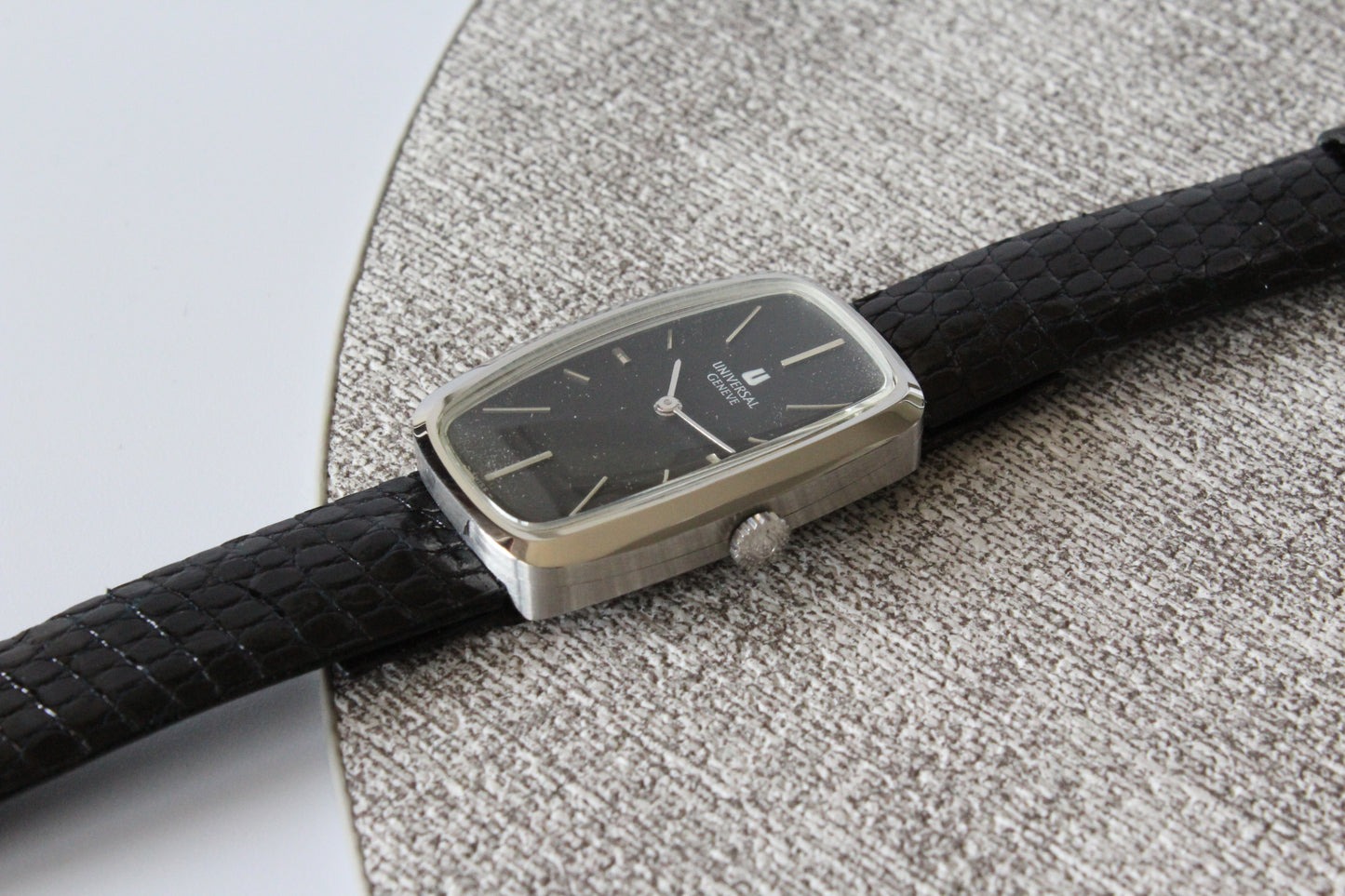 Universal Geneve Vintage Dresswatch schwarz