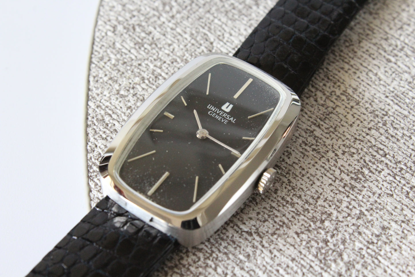 Universal Geneve Vintage Dresswatch schwarz